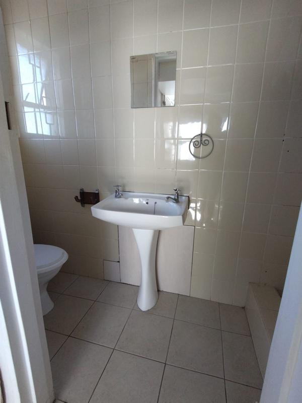 To Let 3 Bedroom Property for Rent in Lansdowne Western Cape